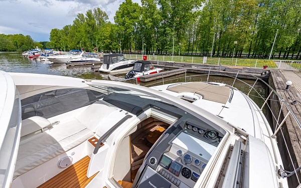 Аренда моторной яхты Fairline Targa 44 в Москве